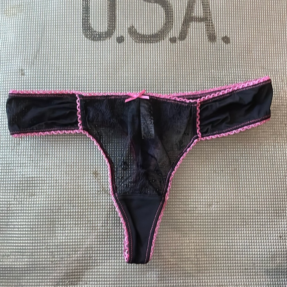 NEW DKNY lace thong panty!